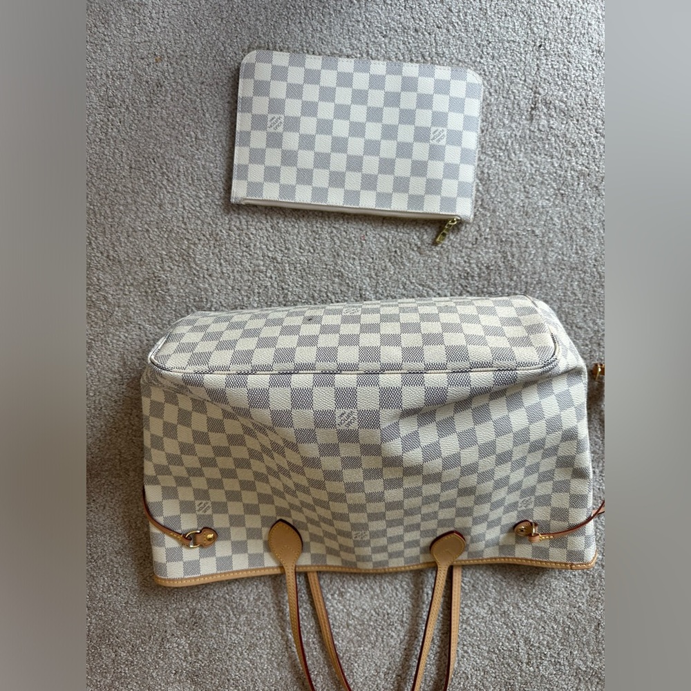 Louis Vuitton Neverfull MM with Pochette (Beige Interior)